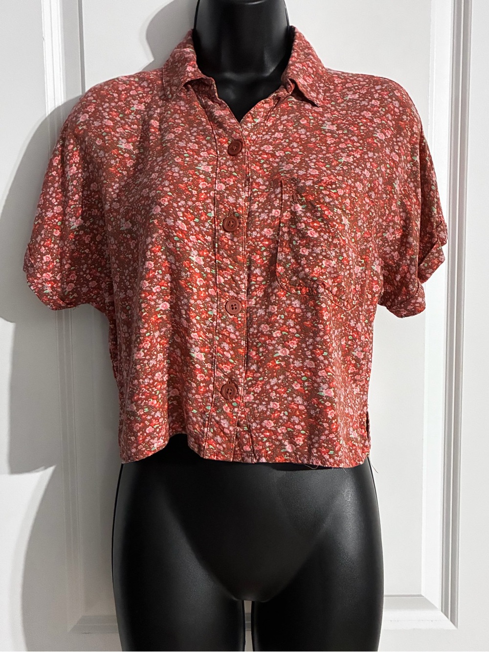 Aeropostale Rust Floral Crop Button-Down Shirt - Picture 1 of 4